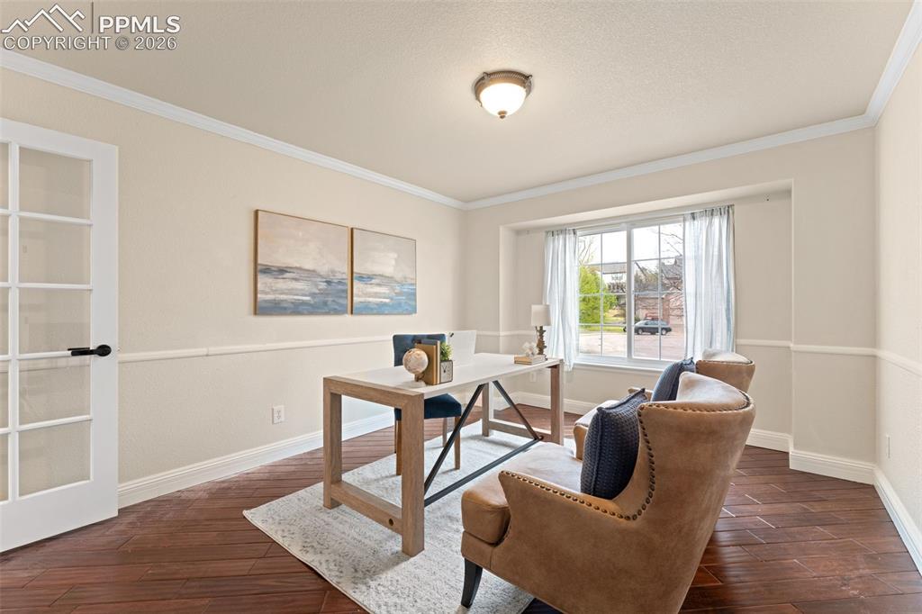 Image 9 of 50: Office