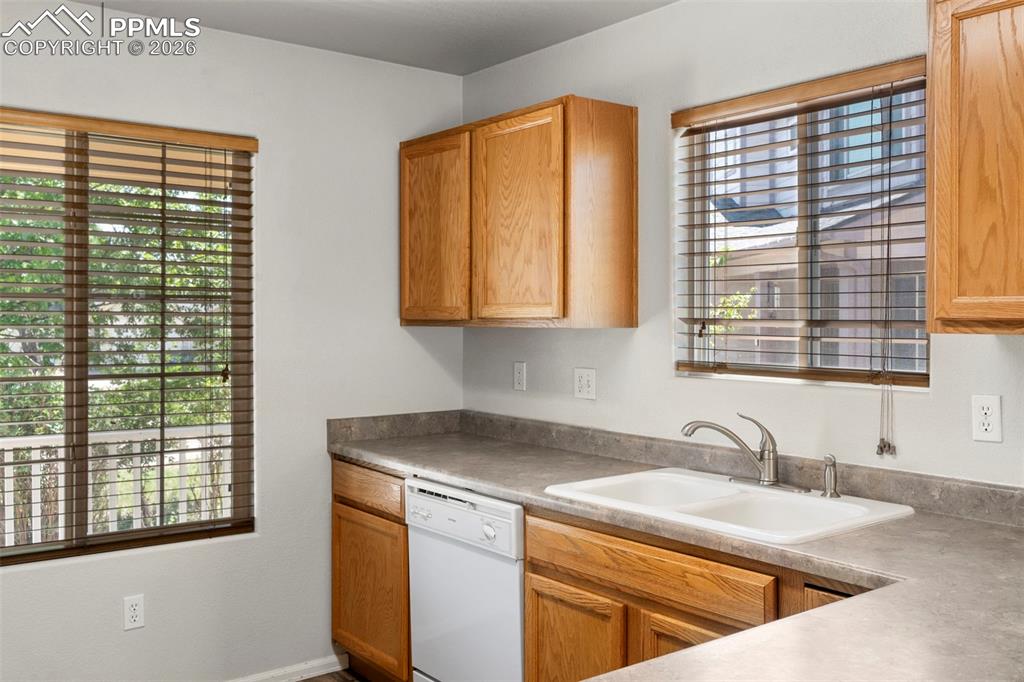 Image 6 of 14: Kitchen