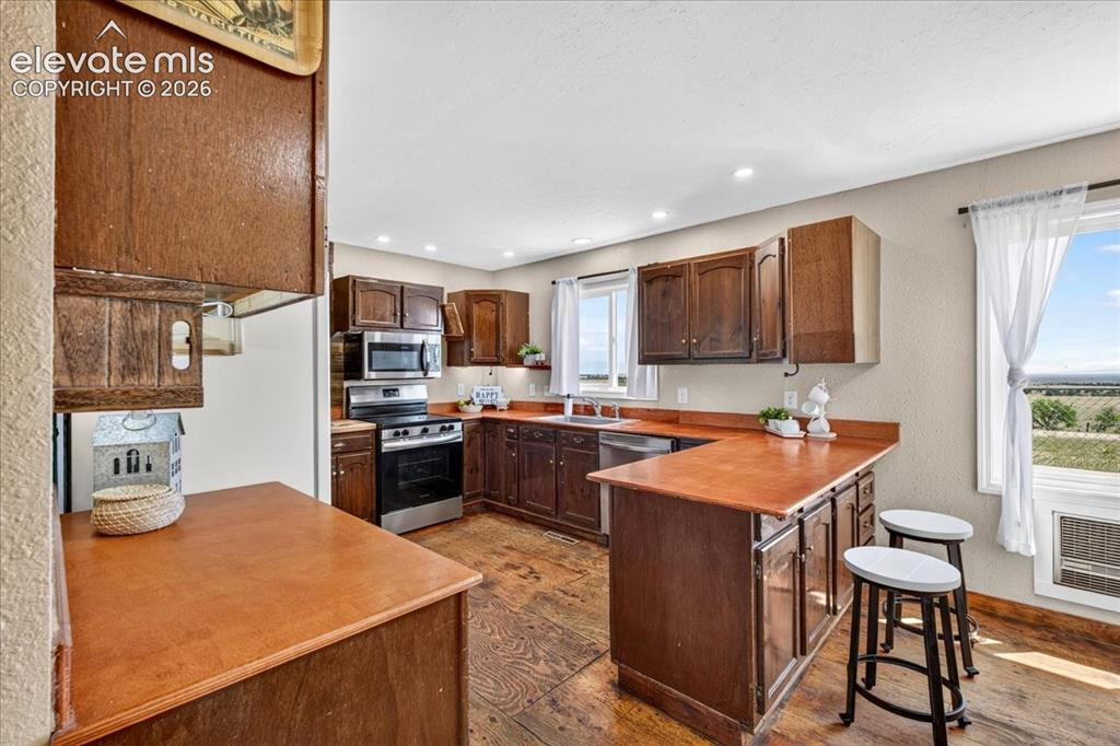 Image 10 of 34: Kitchen