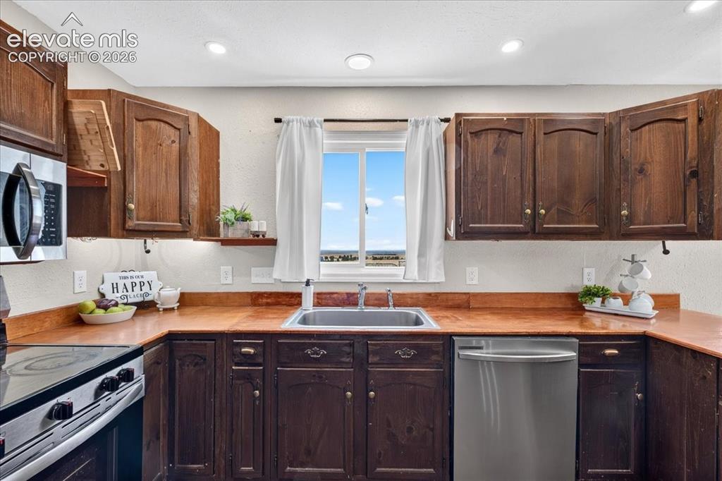 Image 12 of 34: Kitchen