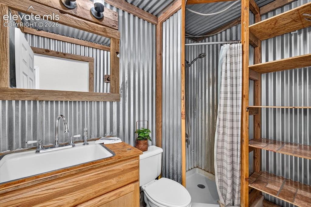 Image 17 of 34: Bathroom