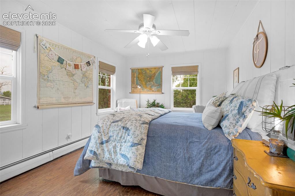 Image 18 of 50: Main-level Bedroom
