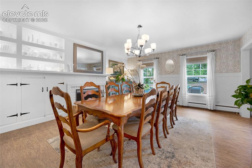Image 5 of 50: Dining Room