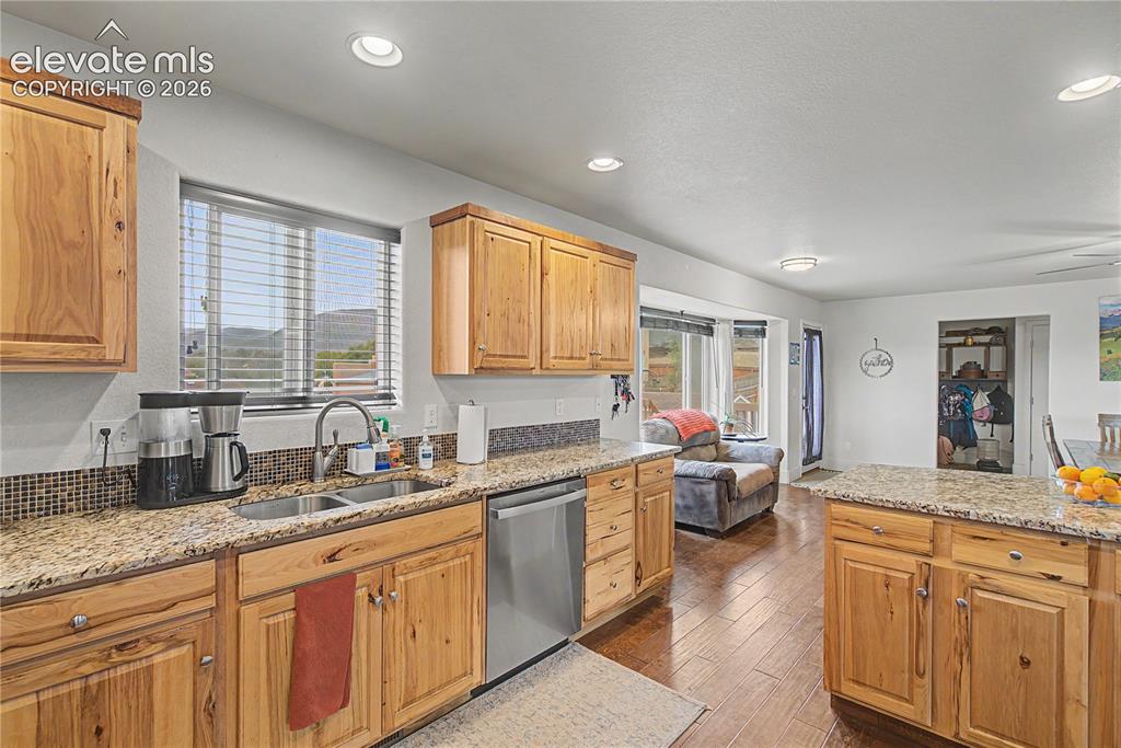 Image 10 of 37: Kitchen