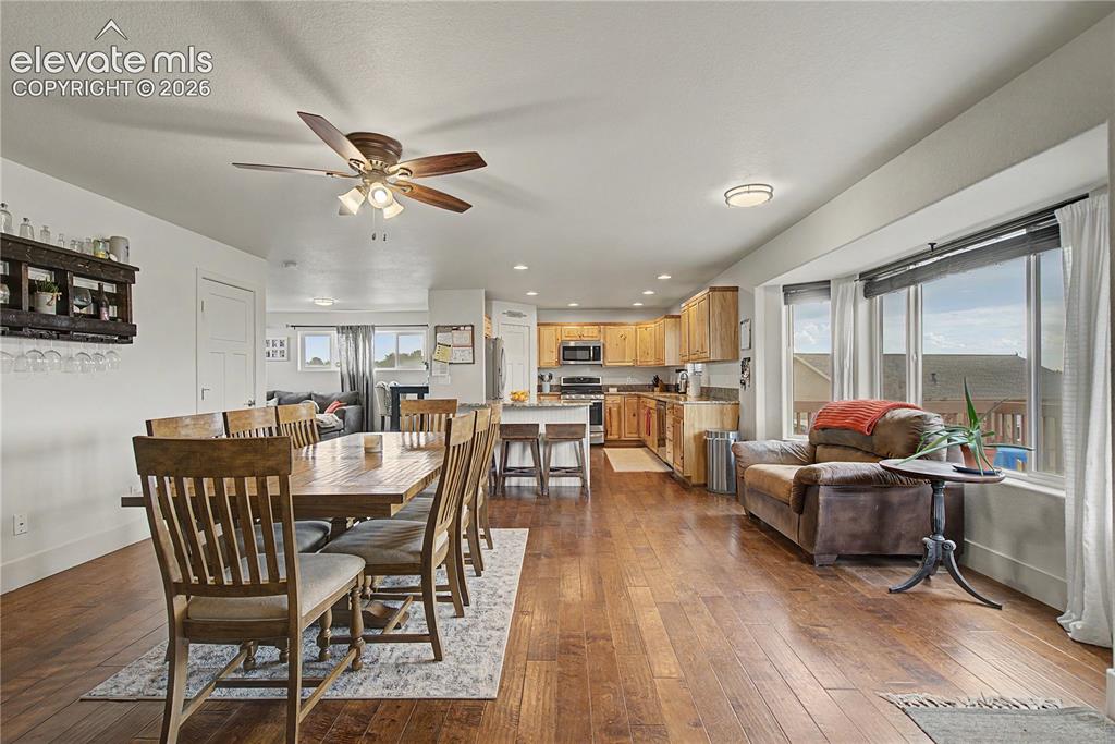 Image 11 of 37: Dining Area