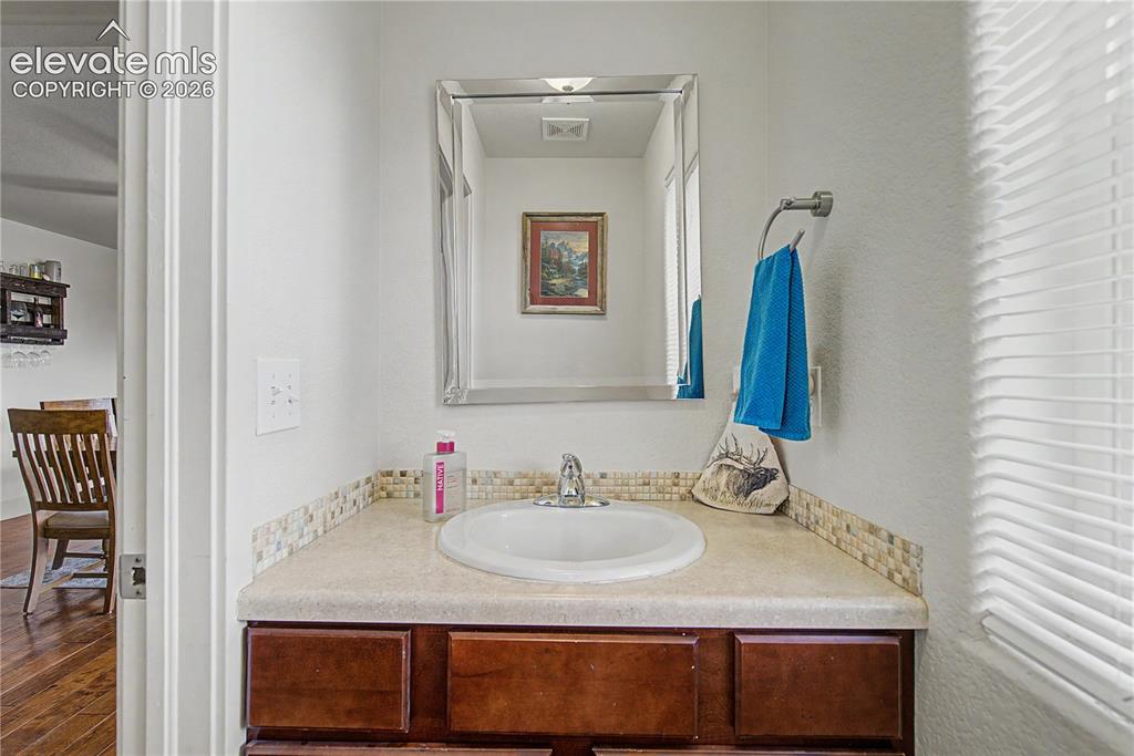 Image 15 of 37: Bathroom