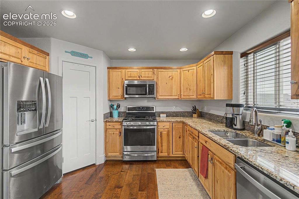 Image 8 of 37: Kitchen