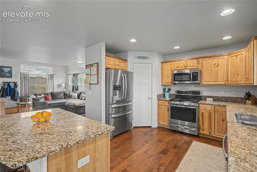 Image 9 of 37: Kitchen