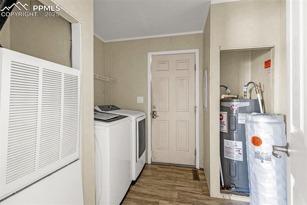 Image 18 of 23: Laundry