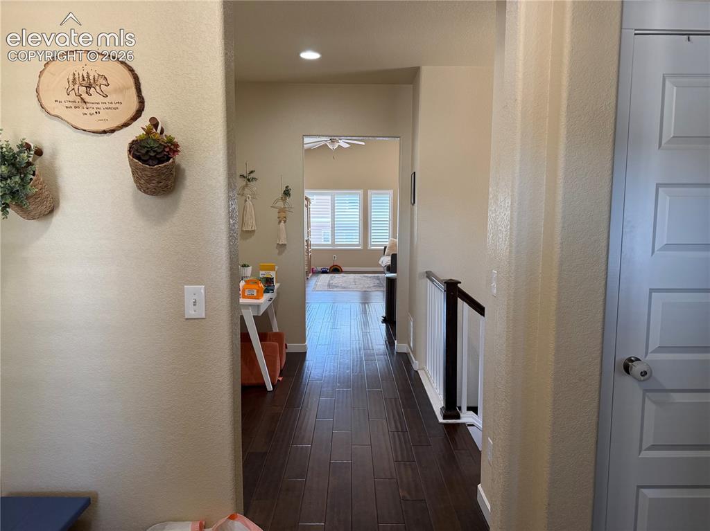 Image 3 of 31: Front entry