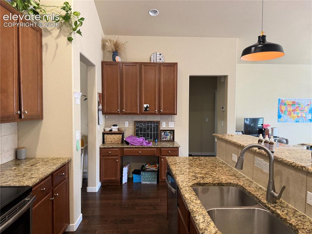 Image 4 of 31: Kitchen