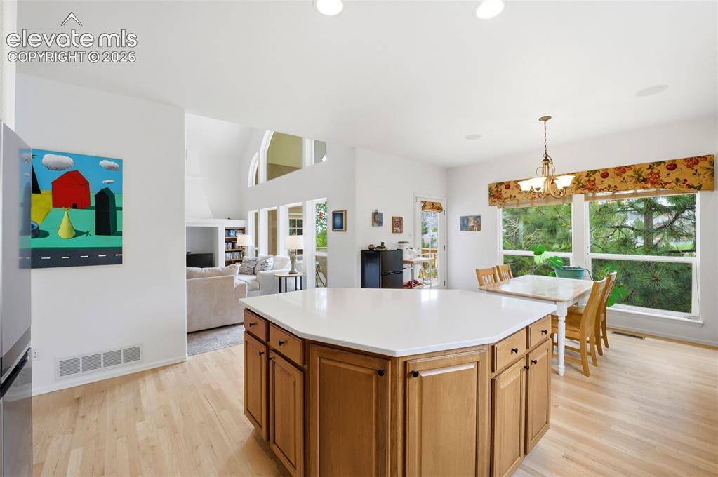 Image 14 of 46: Kitchen