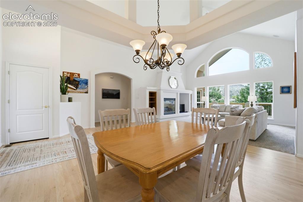 Image 4 of 46: Dining Area