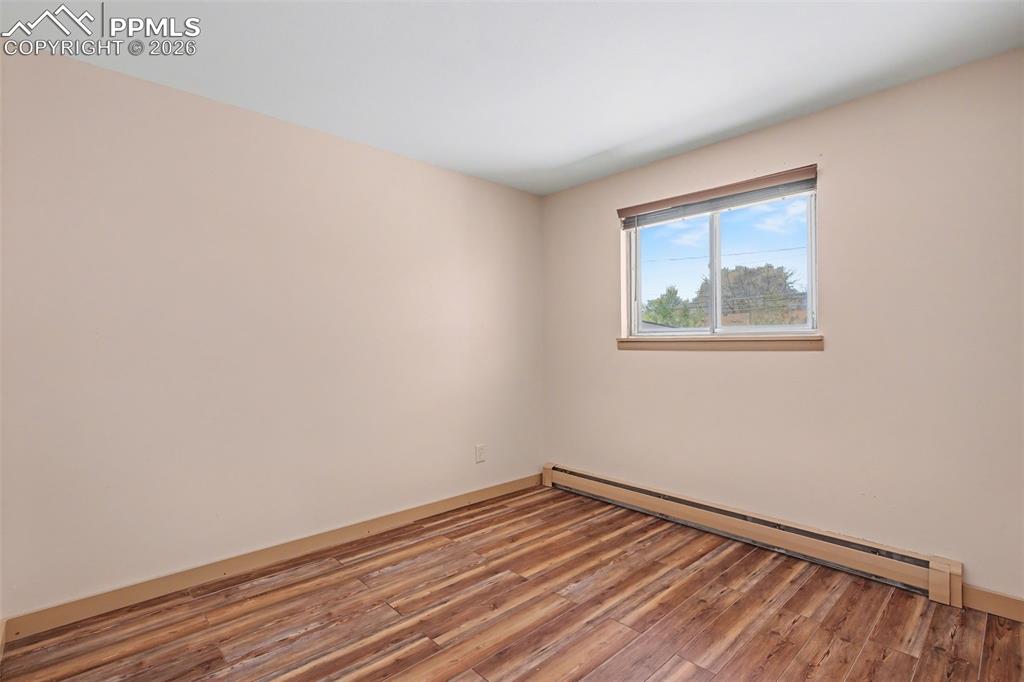 Image 10 of 17: Bedroom