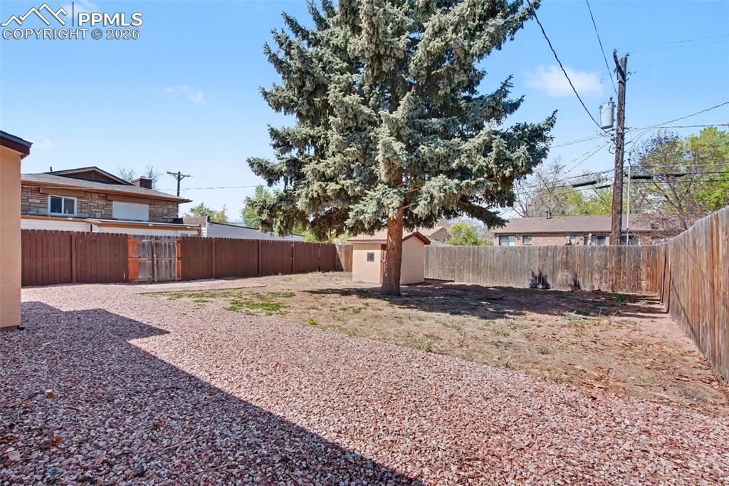 Image 15 of 17: Yard