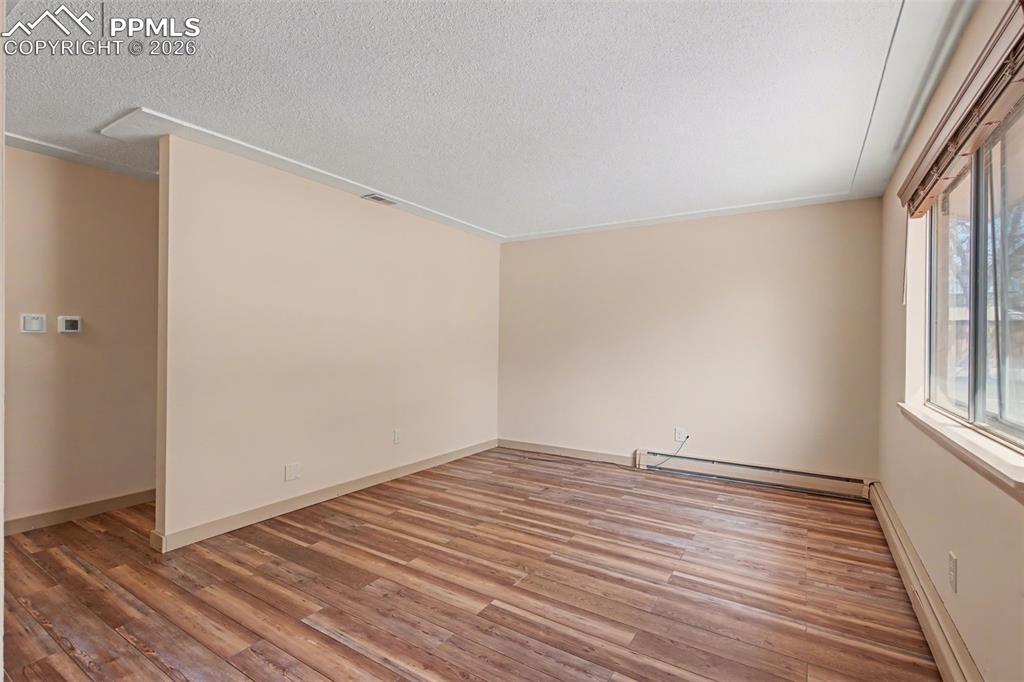 Image 5 of 17: Living Room