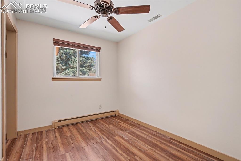 Image 6 of 17: Bedroom