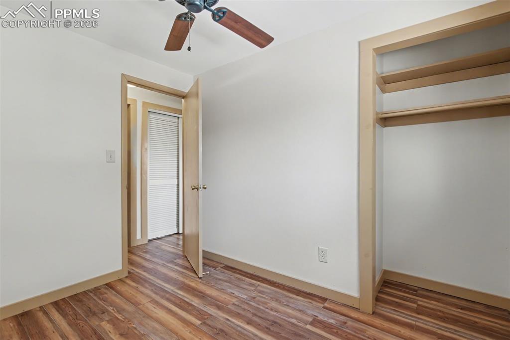 Image 7 of 17: Bedroom