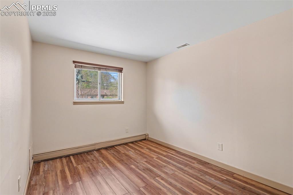 Image 8 of 17: Bedroom