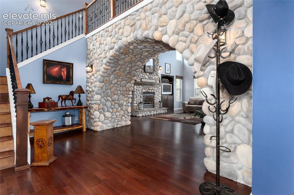 Image 13 of 44: Living Room