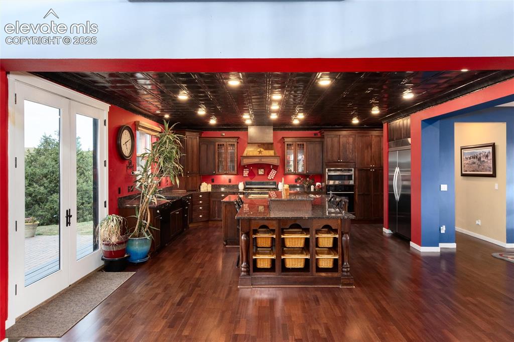 Image 17 of 44: Kitchen