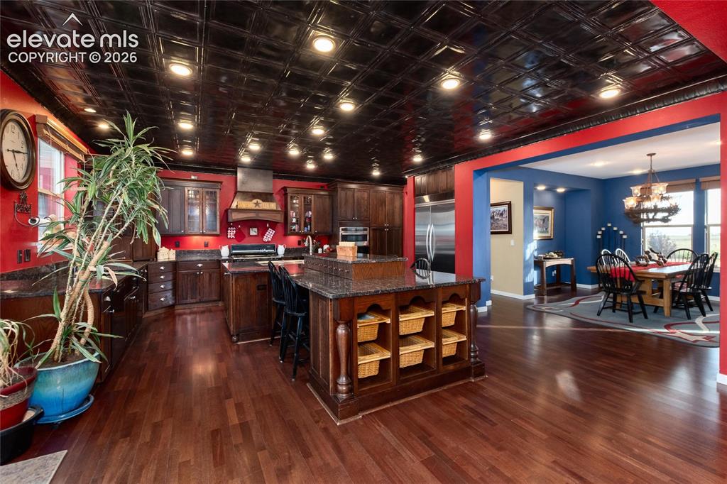 Image 18 of 44: Kitchen