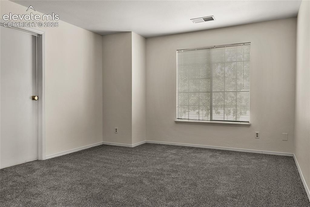 Image 11 of 27: Bedroom