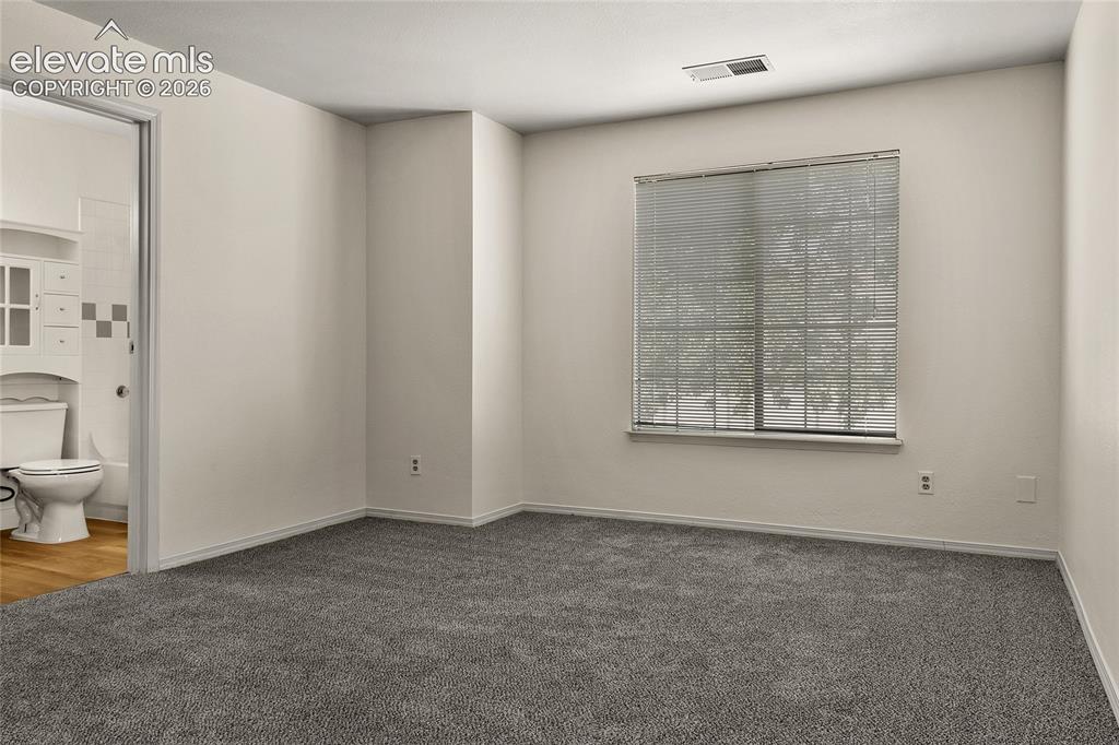 Image 12 of 27: Bedroom