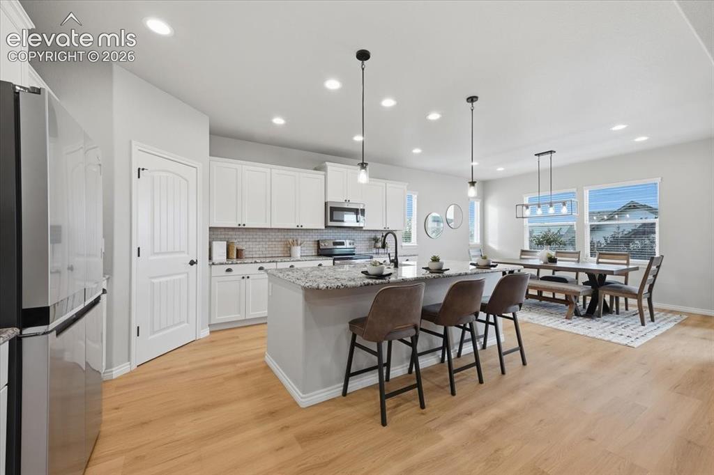 Image 18 of 49: Kitchen