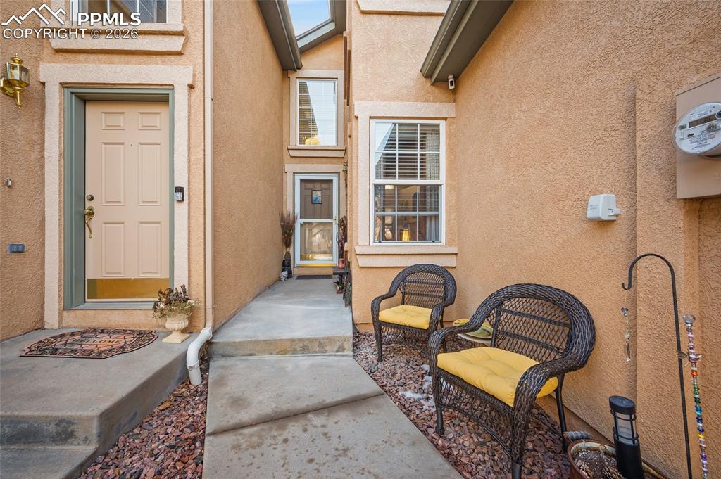 Image 4 of 49: Entry