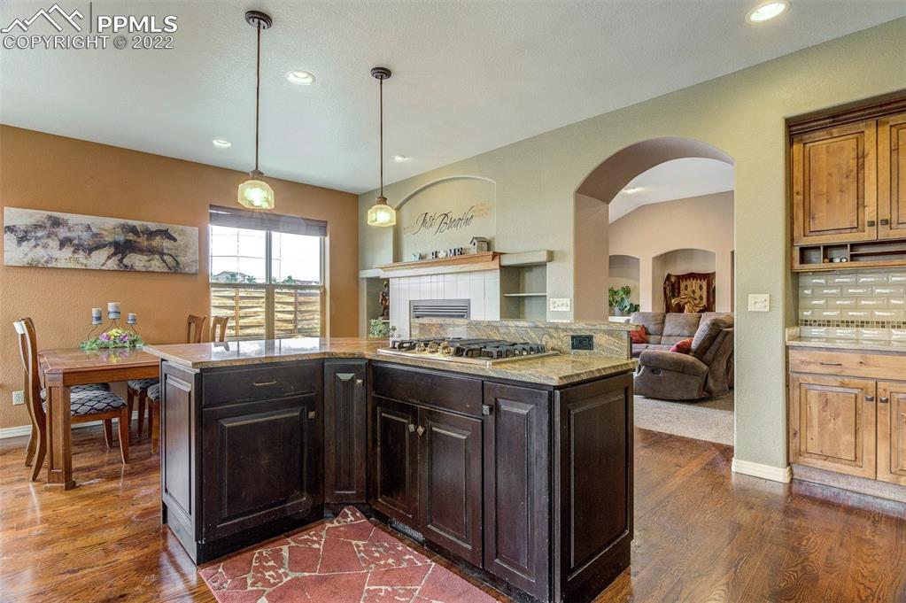 Listing 1988512, Image 10 of 32
