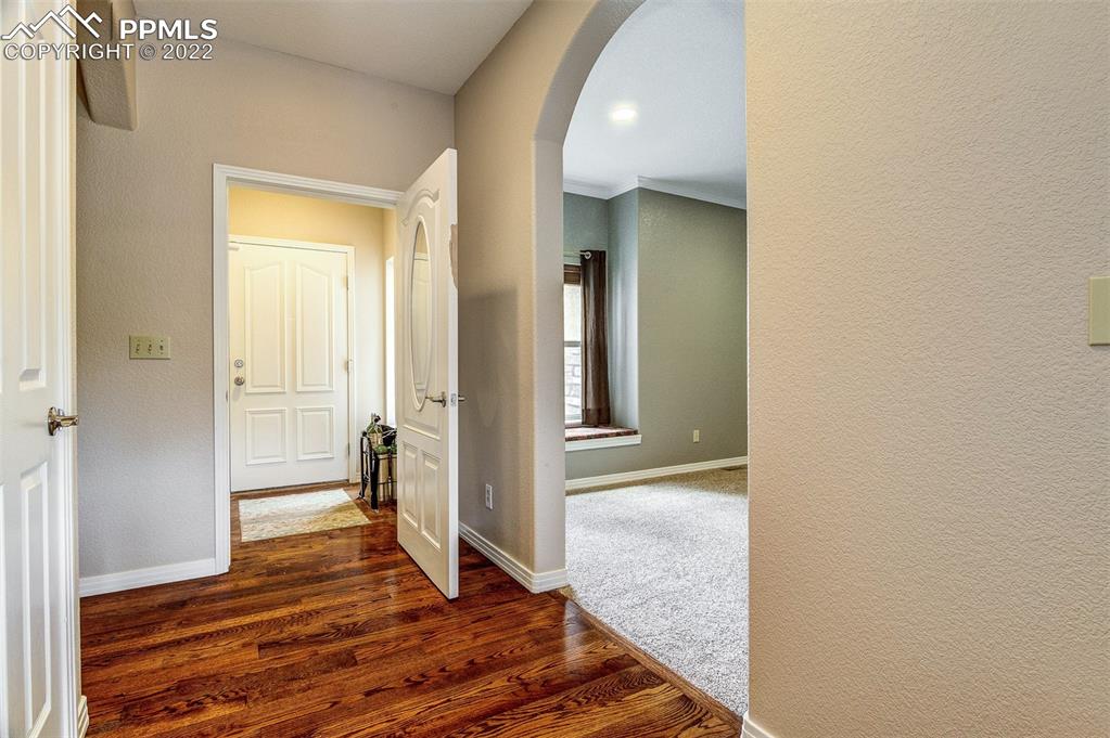 Listing 1988512, Image 2 of 32