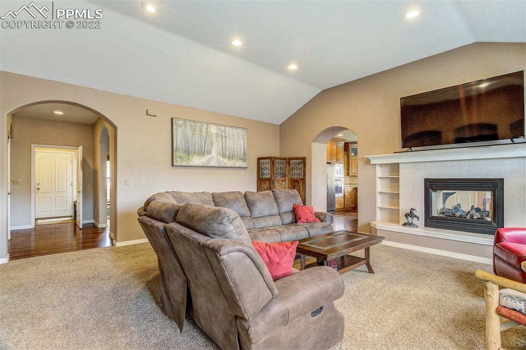 Listing 1988512, Image 5 of 32