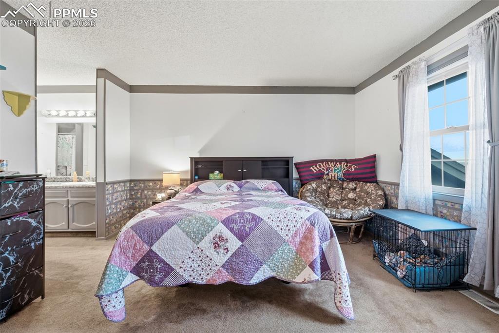 Image 14 of 36: Bedroom