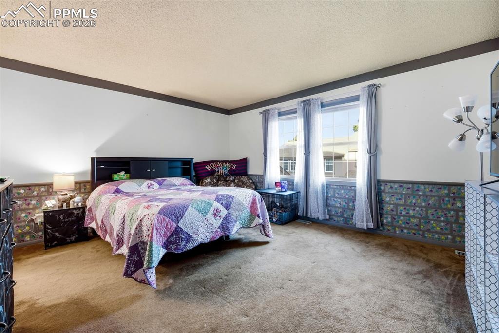 Image 15 of 36: Bedroom