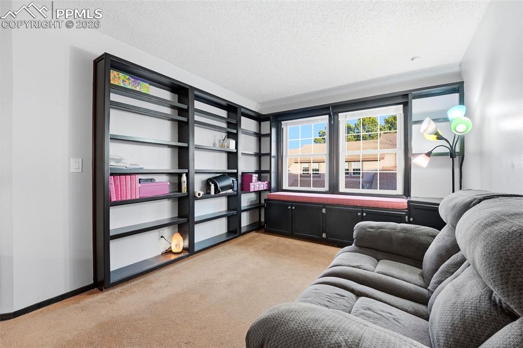 Image 16 of 36: Sitting Room