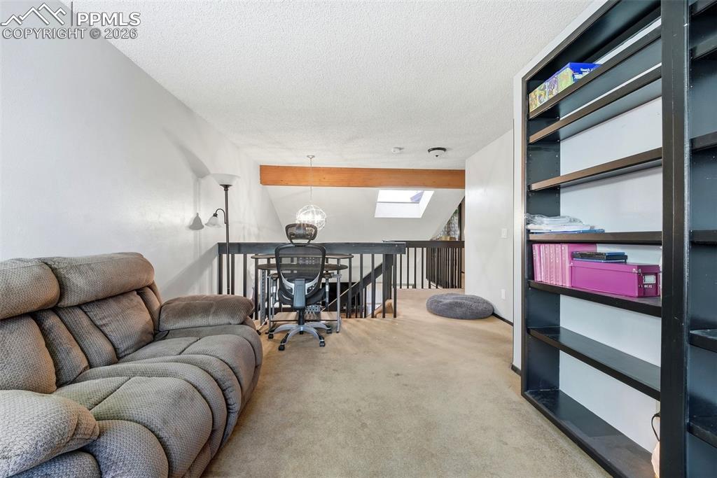 Image 17 of 36: Office