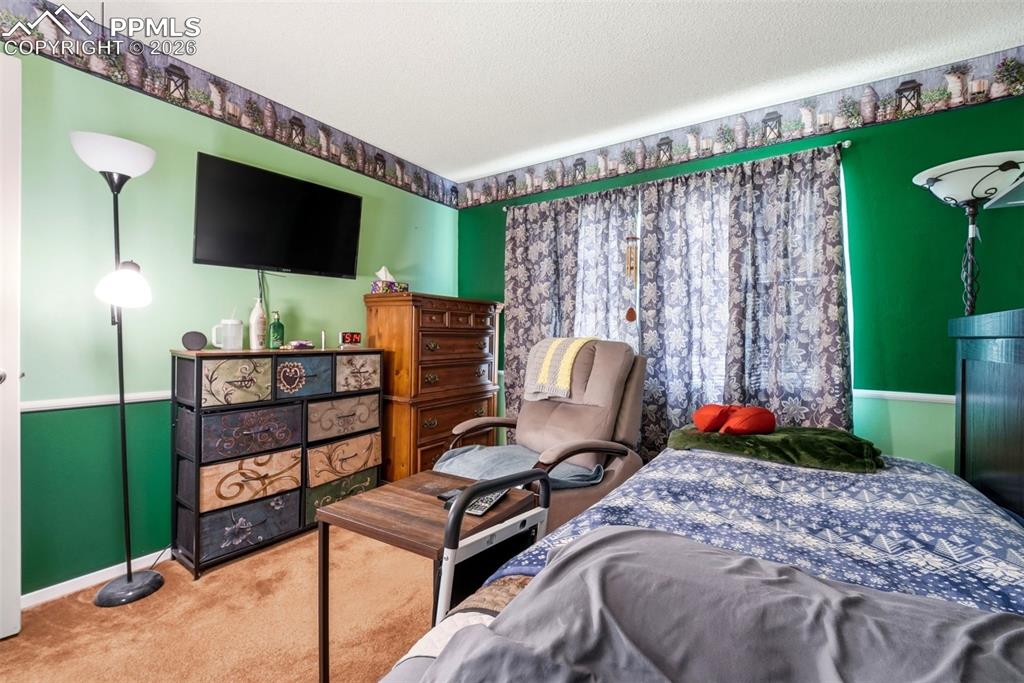 Image 20 of 36: Bedroom