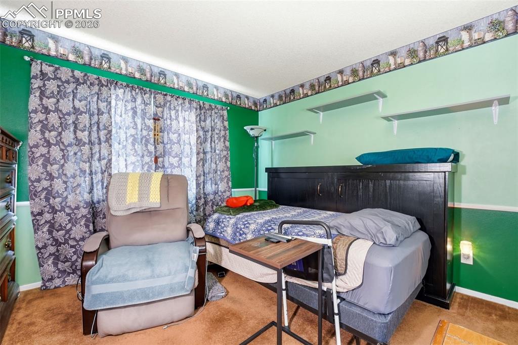 Image 21 of 36: Bedroom