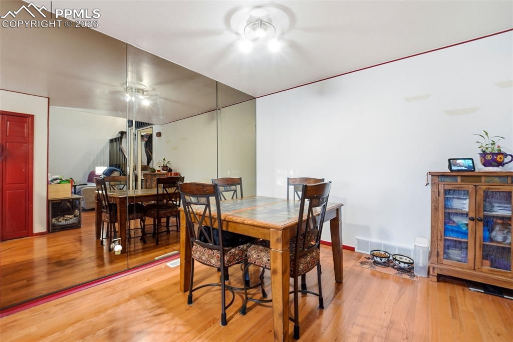 Image 5 of 36: Dining Area