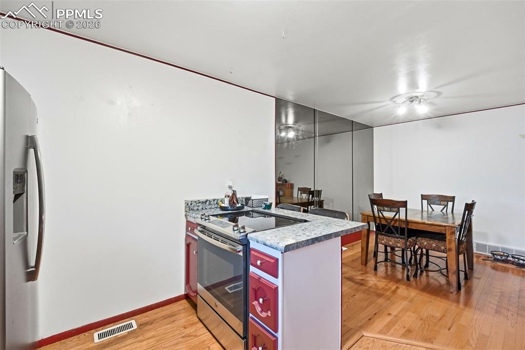 Image 8 of 36: Kitchen