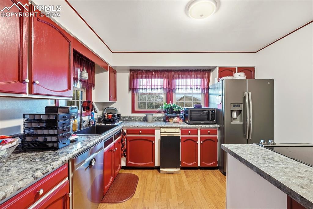 Image 9 of 36: Kitchen