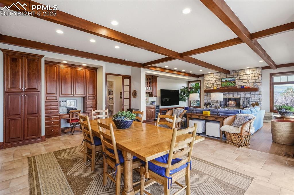 Image 16 of 50: Dining Area