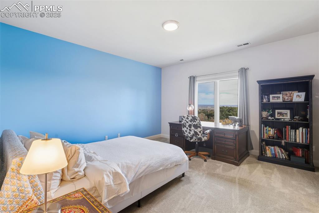 Image 30 of 50: Bedroom