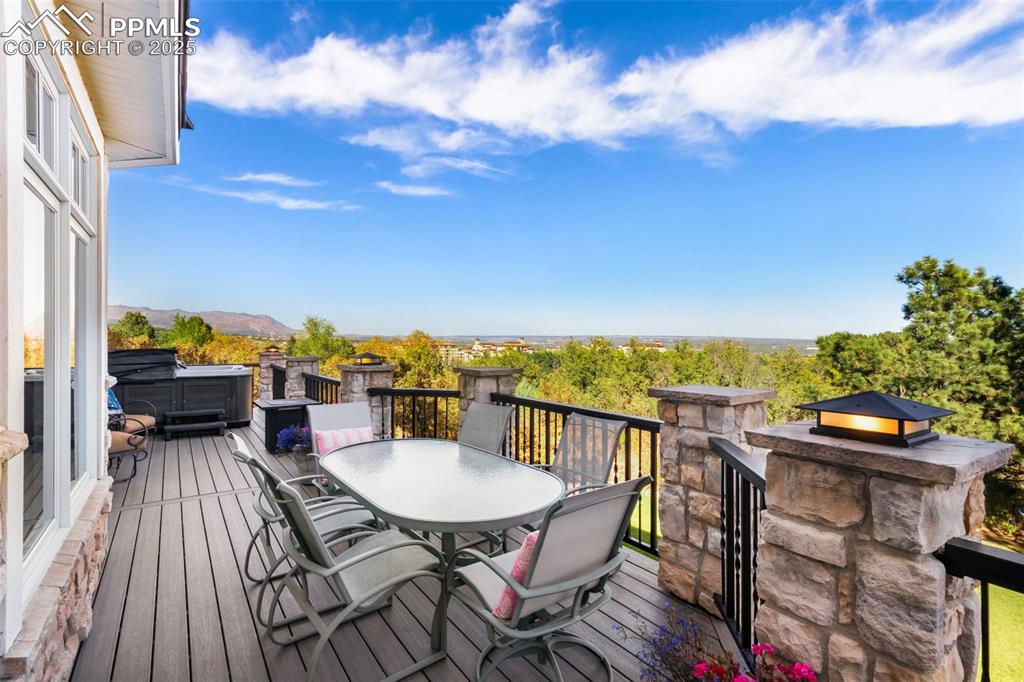 Image 43 of 50: Deck