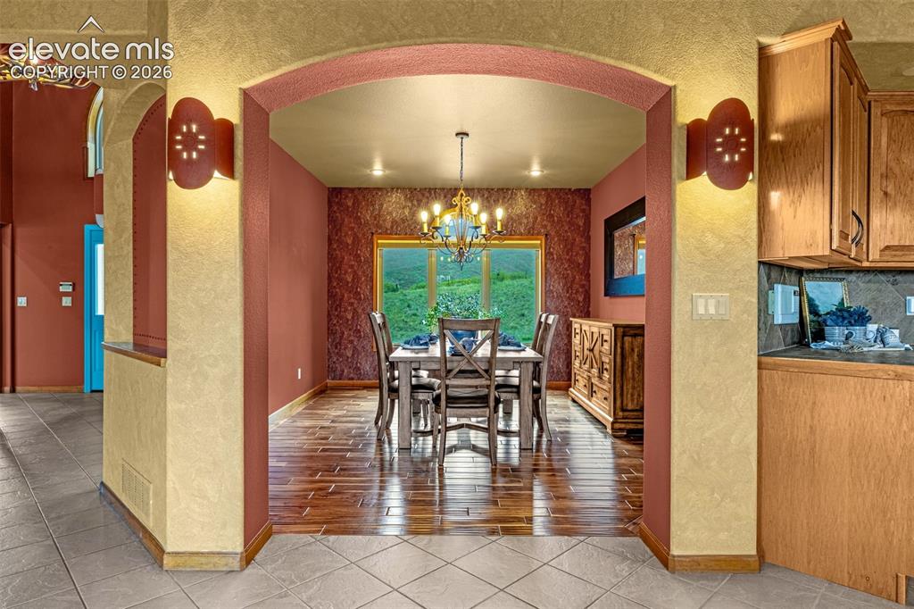 Image 11 of 43: Dining Room