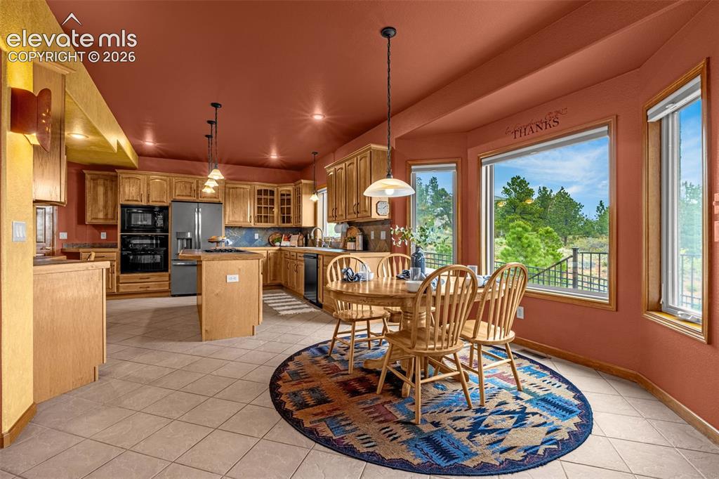 Image 12 of 43: Dining Area