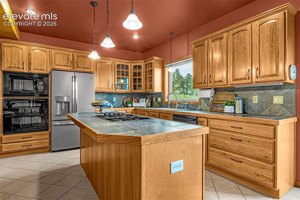 Image 7 of 43: Kitchen