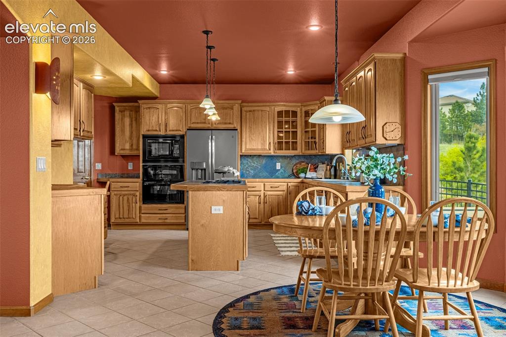 Image 8 of 43: Kitchen
