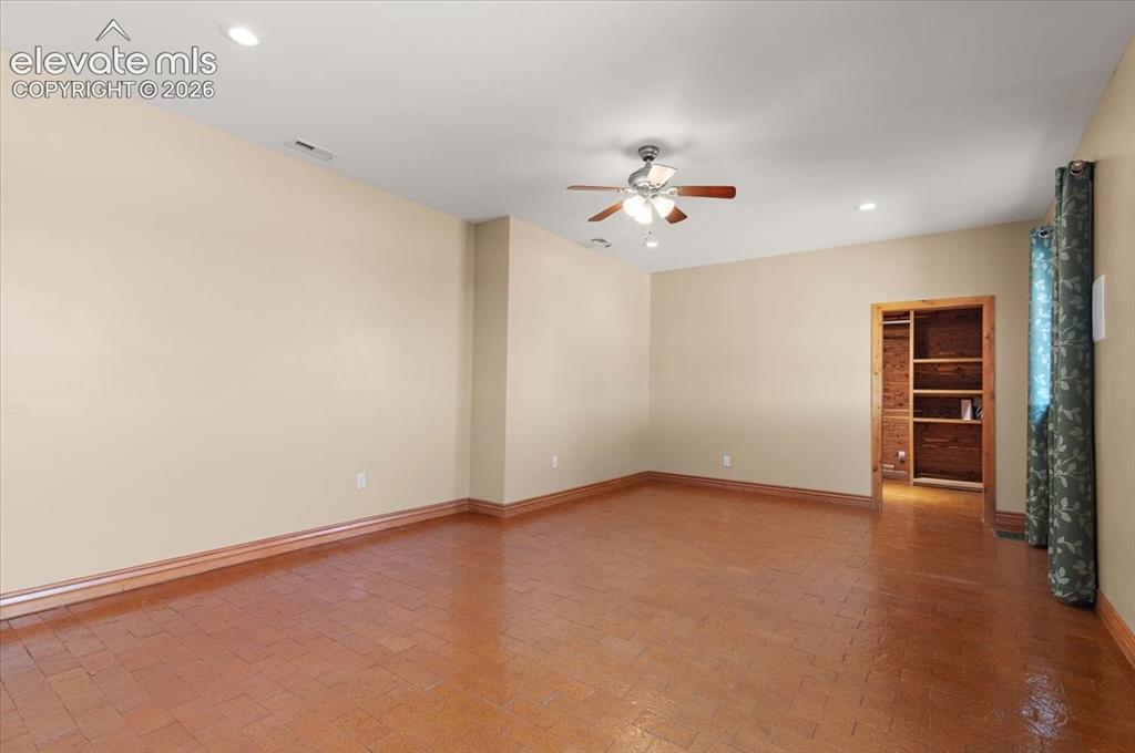Image 20 of 50: 14 ft. X 21 ft. primary bedroom with access to walk in 7 ft. X 13 ft. close